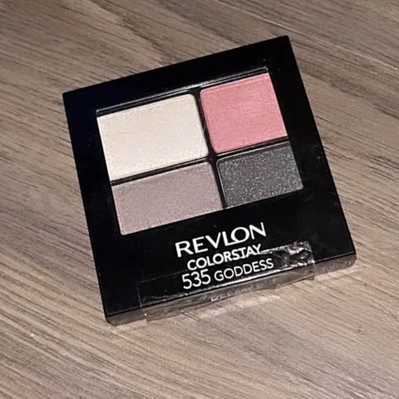 🛍️6/$25! Revlon Colorstay eyeshadow pallet - Picture 2 of 3